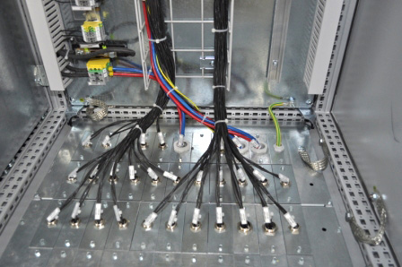 Informatikdienstleistungen, Telefoninstallation, Schalttafelbau, Schlosserei, Elektroinstallationsgeschäft